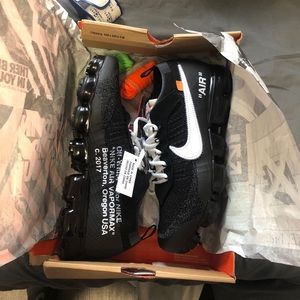 Off white vapormaxes